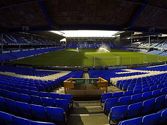 Everton take big step towards...